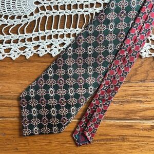 Vintage Tommy Hilfiger Mens Tie Green Burgundy Crest Medallion Italian Silk